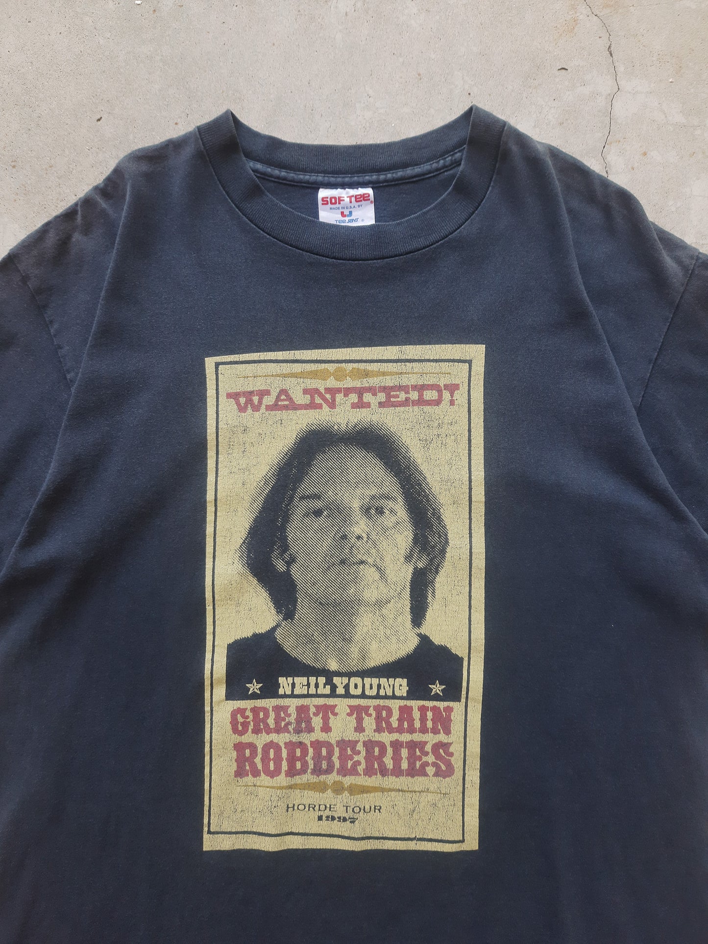 Vintage 1997 Neil Young Horde Tour 'Wanted! Great Train Robberies' T-Shirt (L)