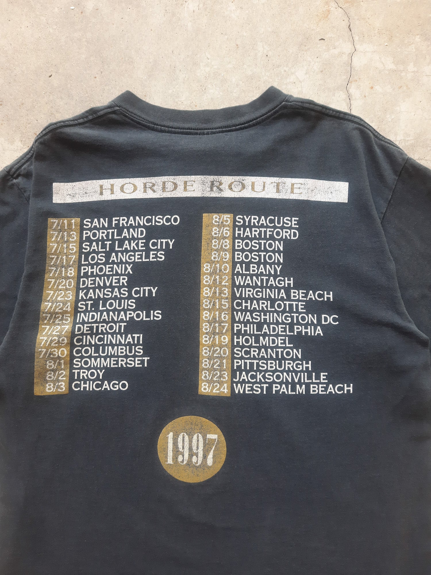 Vintage 1997 Neil Young Horde Tour 'Wanted! Great Train Robberies' T-Shirt (L)