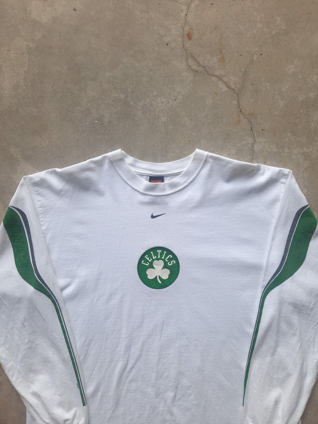 Vintage 90s Nike Team Boston Celtics NBA Centre Swoosh Long Sleeve T-Shirt (L)