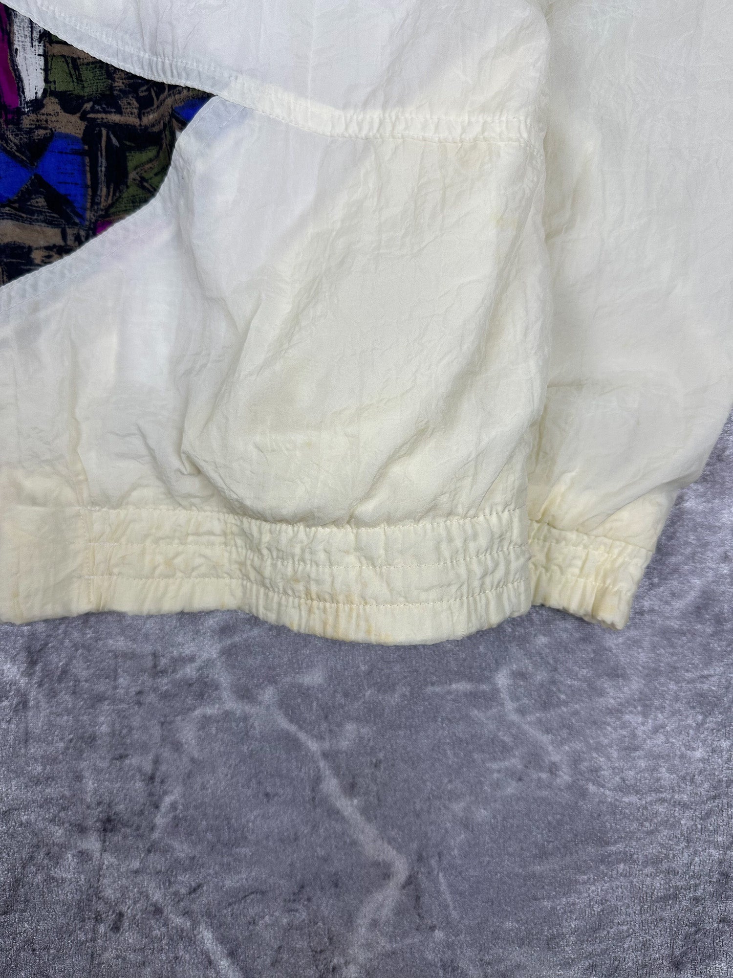 Vintage 90s Reebok Embroidered Logo Abstract Wrap Around Print Windbreaker Jacket (M)