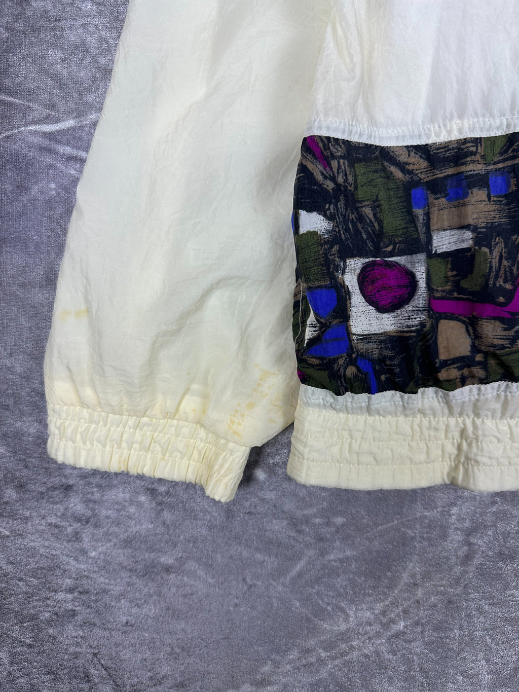 Vintage 90s Reebok Embroidered Logo Abstract Wrap Around Print Windbreaker Jacket (M)