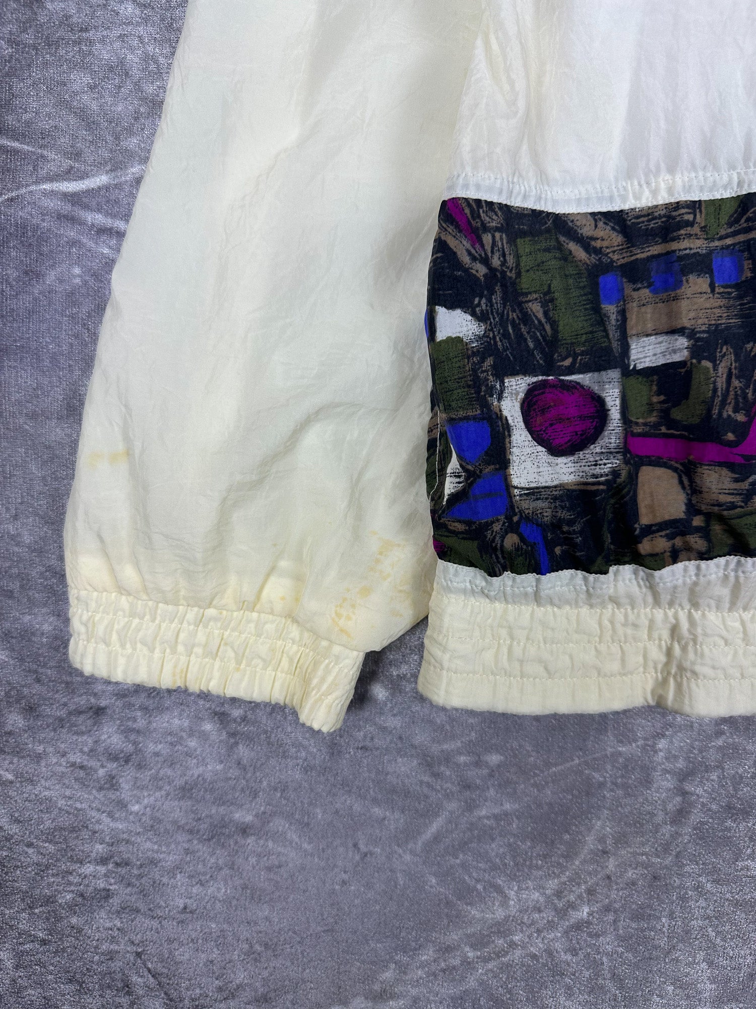 Vintage 90s Reebok Embroidered Logo Abstract Wrap Around Print Windbreaker Jacket (M)