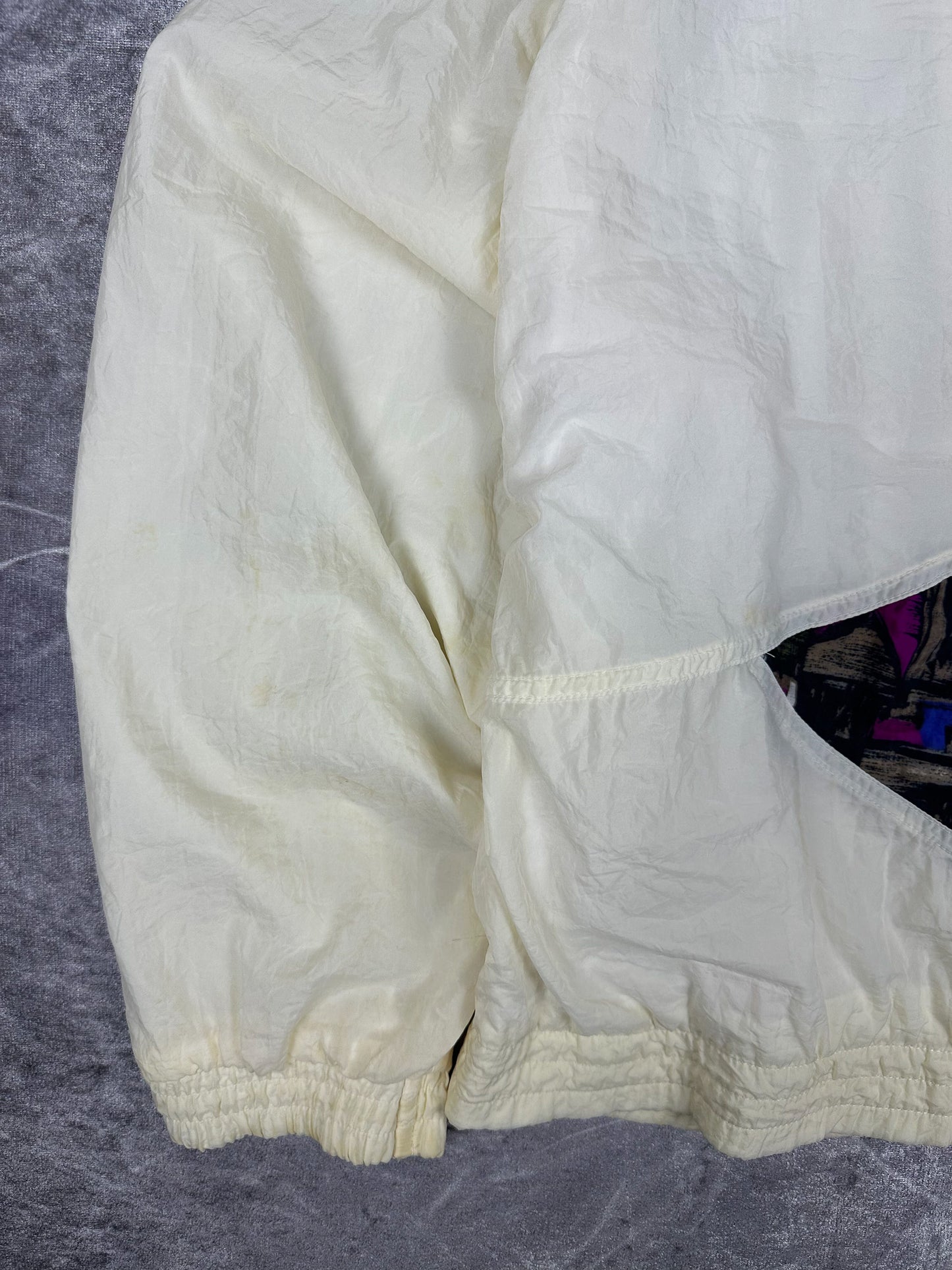 Vintage 90s Reebok Embroidered Logo Abstract Wrap Around Print Windbreaker Jacket (M)