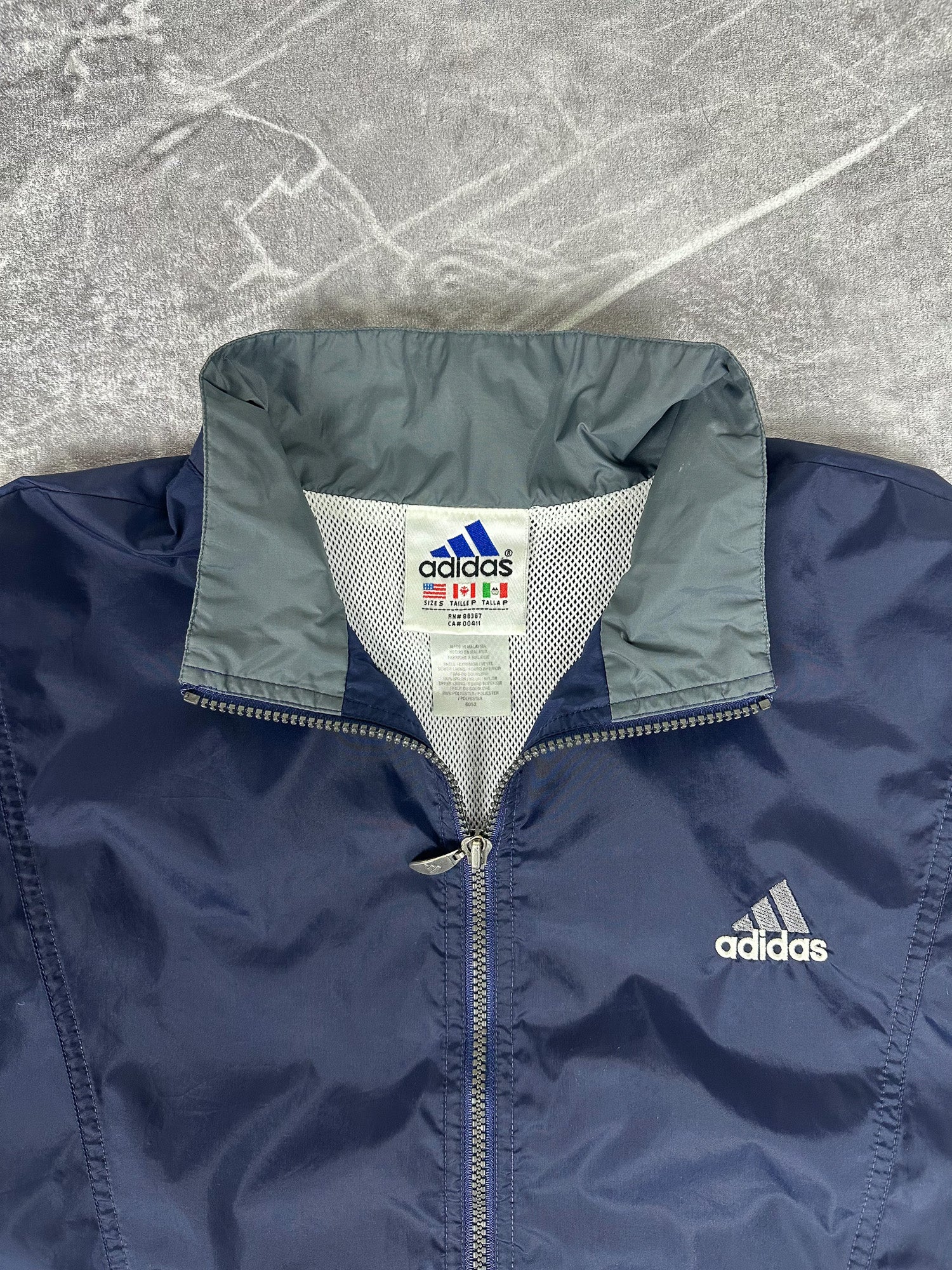Vintage 90s Adidas 3 Stripe Embroidered Logo Lightweight Windbreaker Jacket (M)