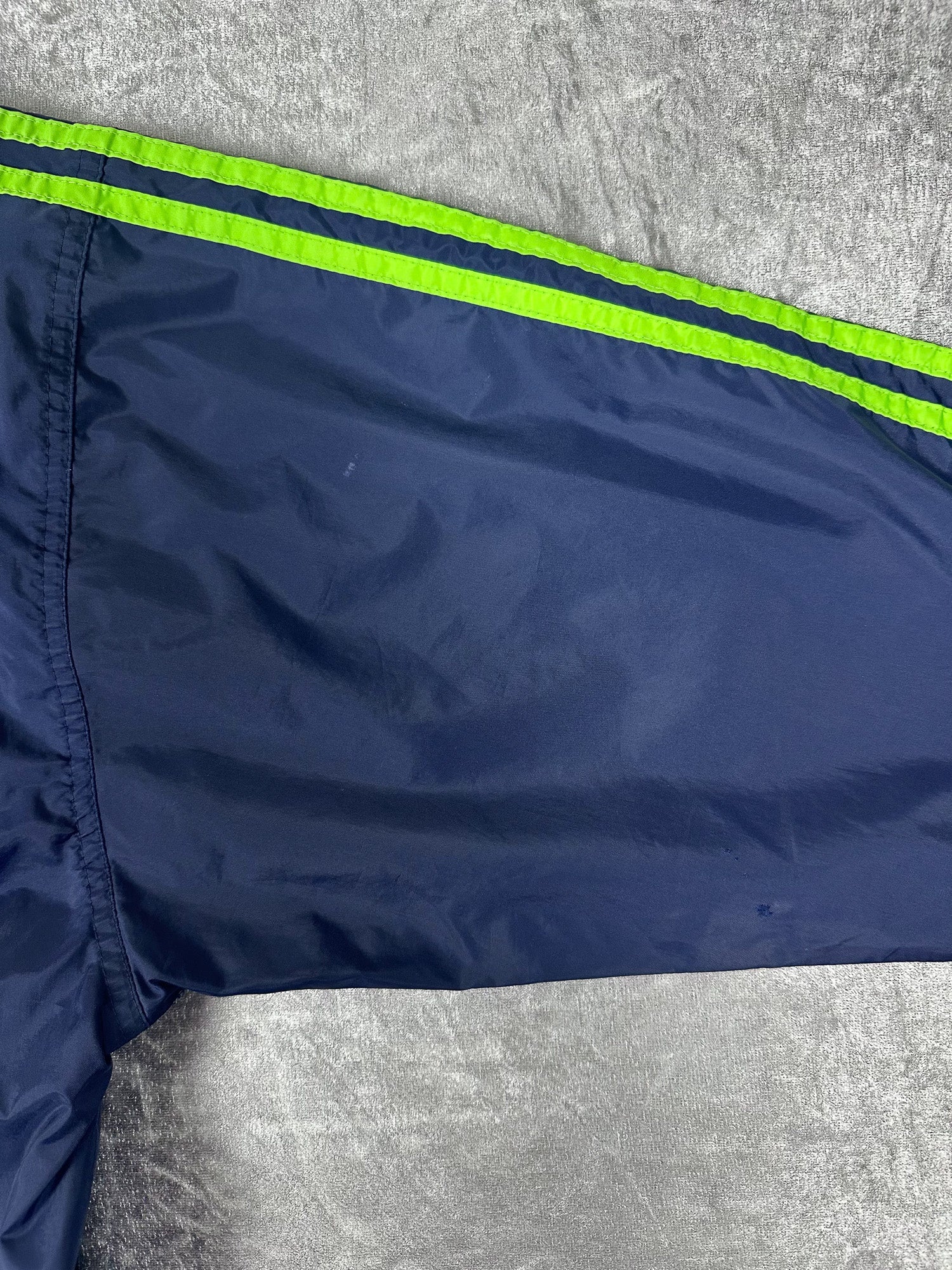 Vintage 90s Adidas Centre Logo Embroidered Pullover Windbreaker Jacket (M)