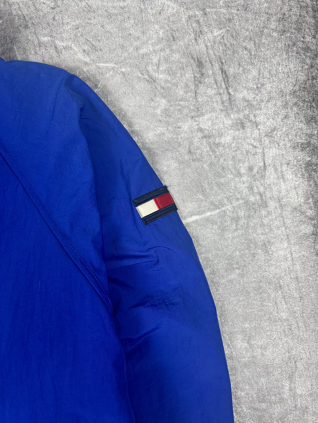 Vintage 90s Tommy Hilfiger Embroidered Collar Spellout Flag Patch Windbreaker Jacket (L)