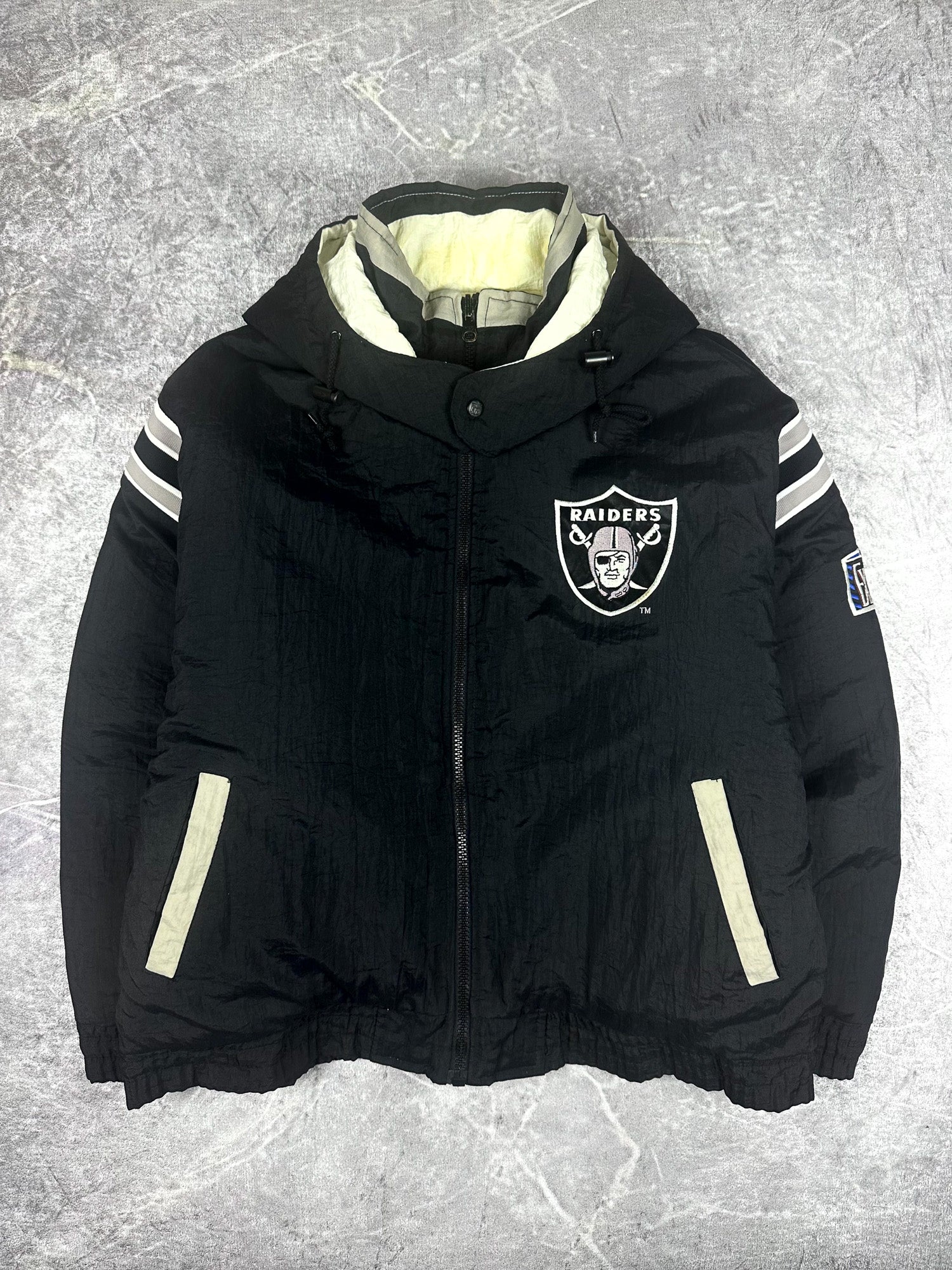 Vintage 90s Pro Player Oakland Raiders NFL Footlocker Exclusive Reversible Jacket (XL)