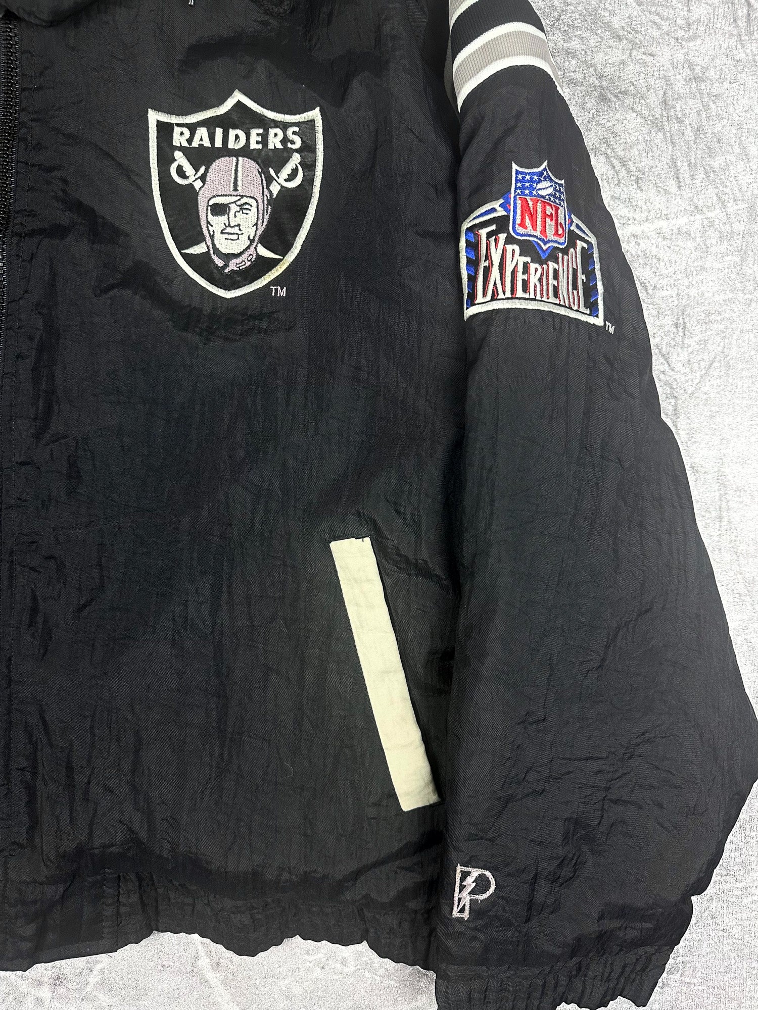 Vintage 90s Pro Player Oakland Raiders NFL Footlocker Exclusive Reversible Jacket (XL)