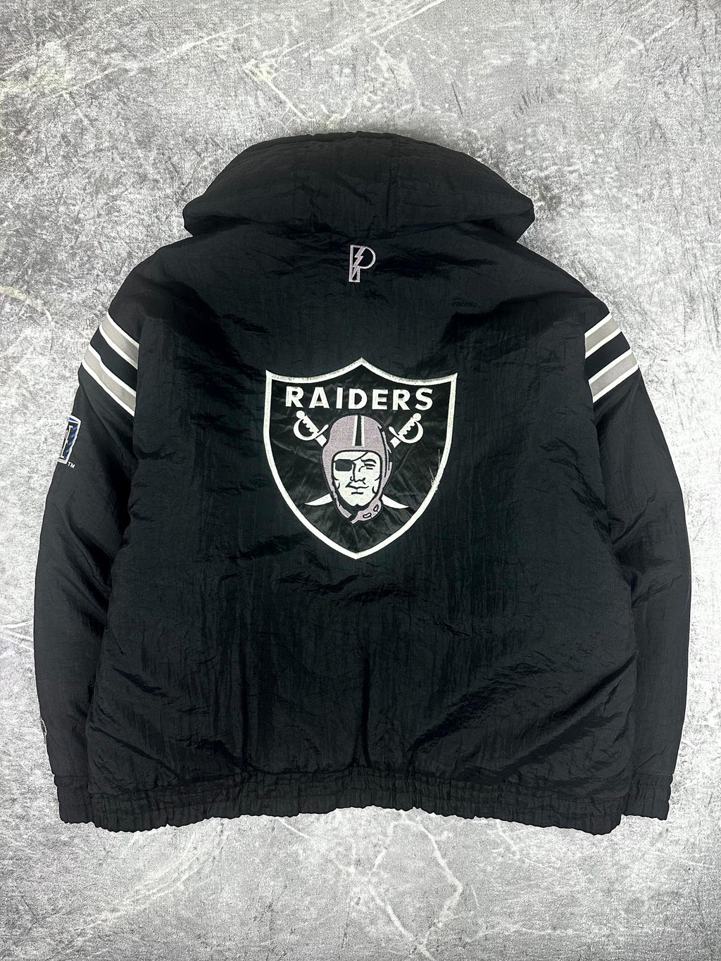 Vintage 90s Pro Player Oakland Raiders NFL Footlocker Exclusive Reversible Jacket (XL)