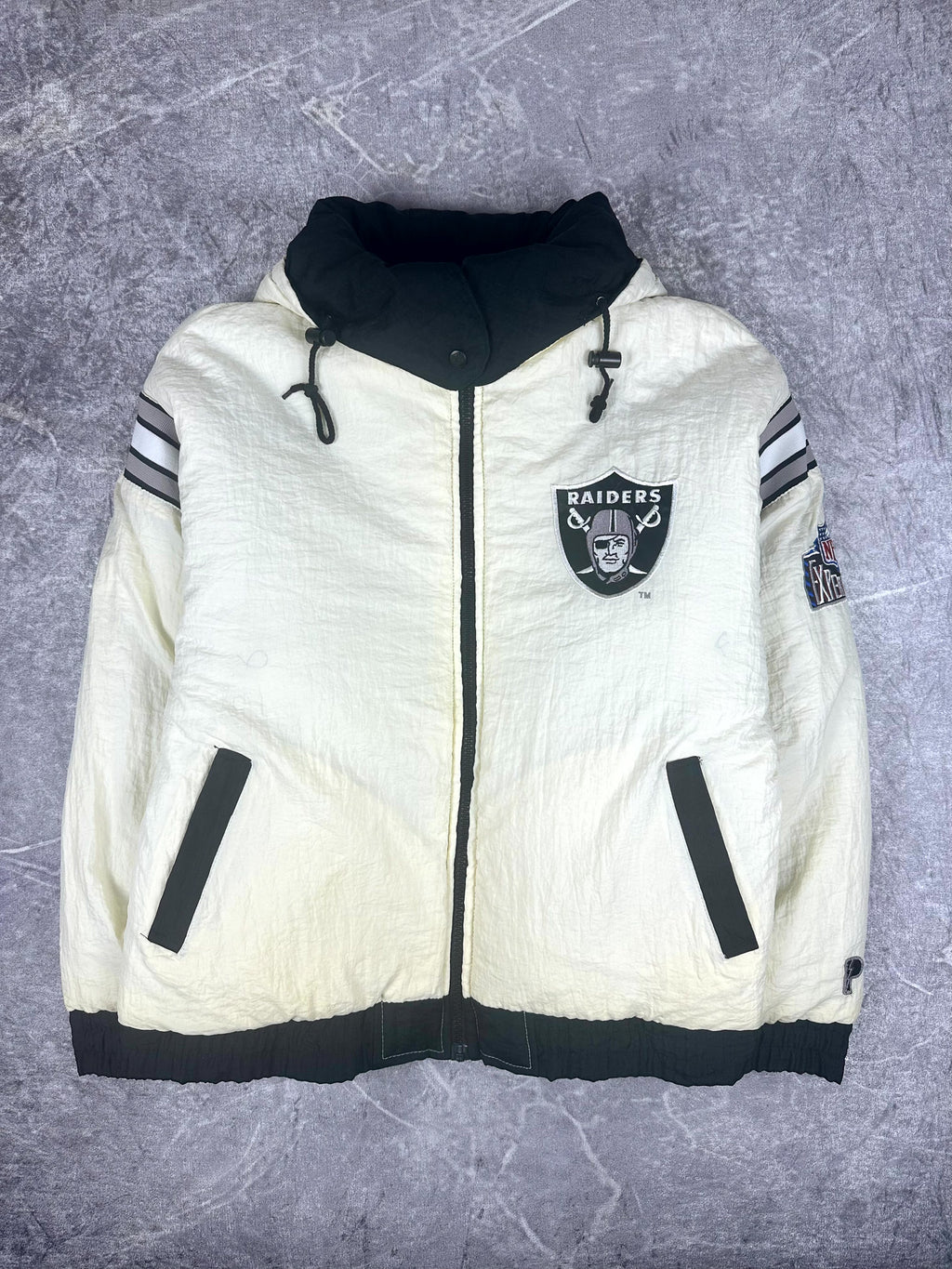 Vintage 90s Pro Player Oakland Raiders NFL Footlocker Exclusive Reversible Jacket (XL)