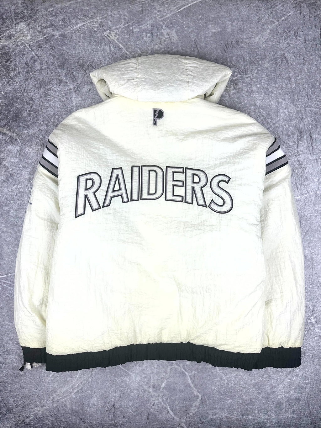 Vintage 90s Pro Player Oakland Raiders NFL Footlocker Exclusive Reversible Jacket (XL)