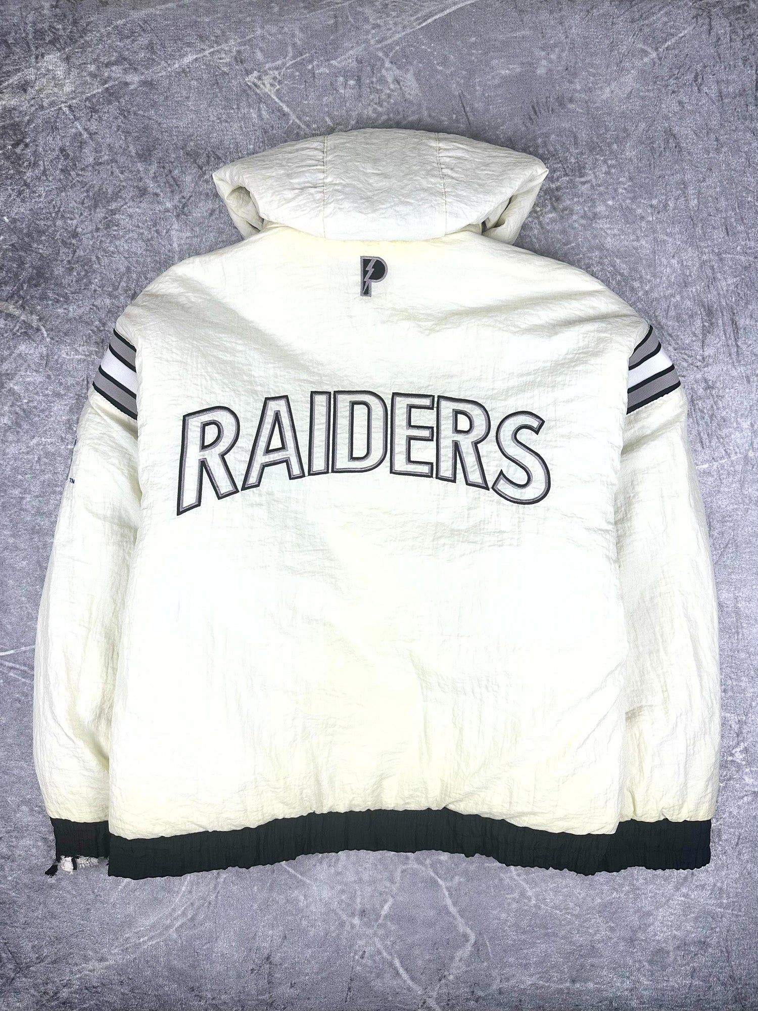 Vintage 90s Pro Player Oakland Raiders NFL Footlocker Exclusive Reversible Jacket (XL)