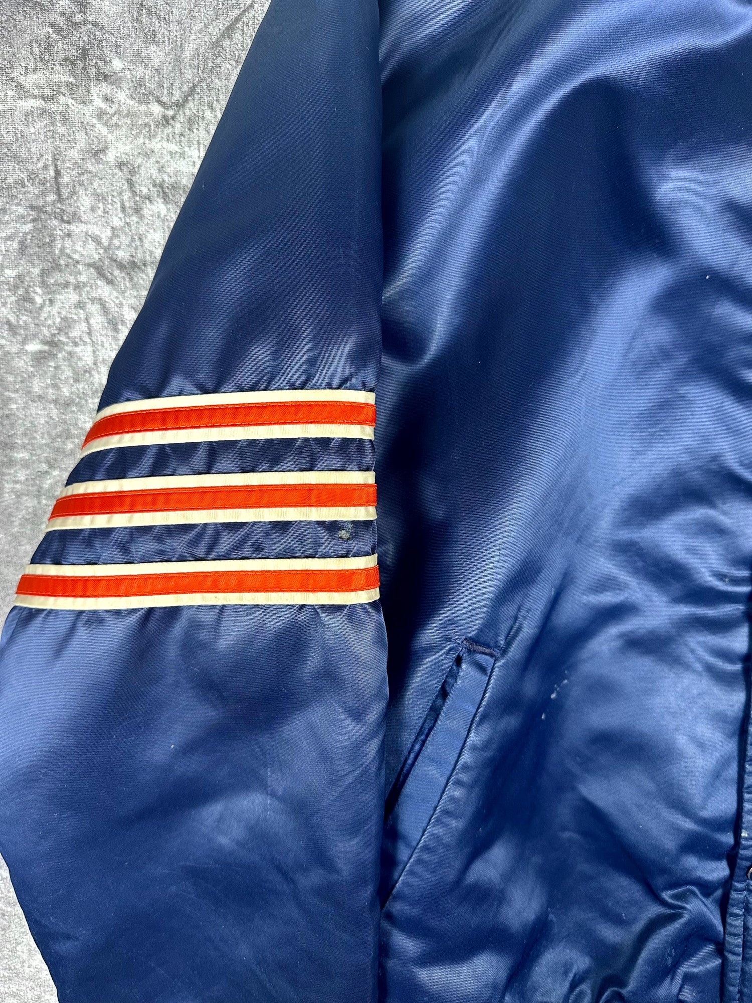 Vintage 90s Starter Pro Line Chicago Bears NFL Satin Bomber Jacket (L)