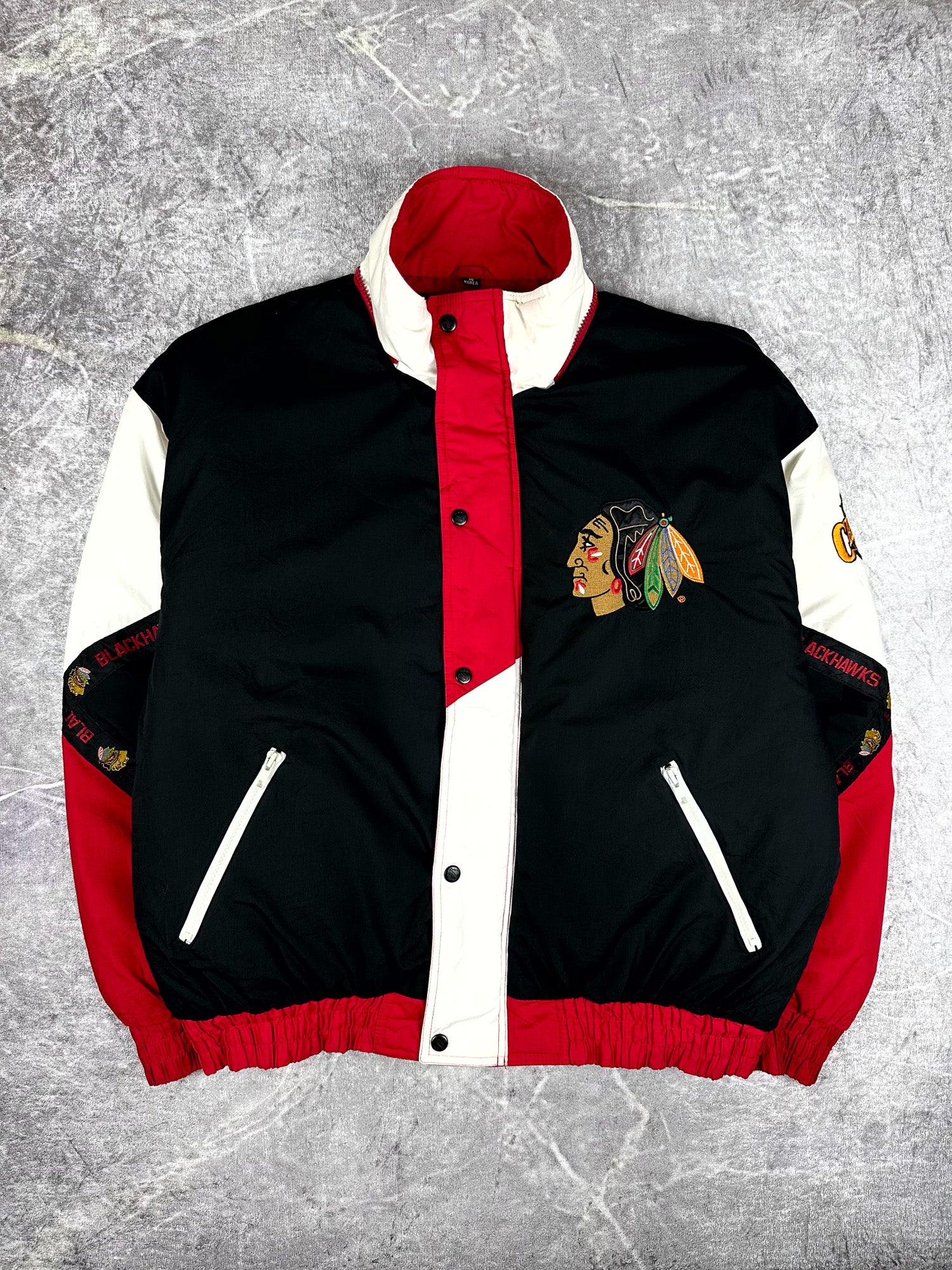 Vintage 90s Pro Player Chicago Blackhawks NHL Embroidered Spellout Puffer Jacket (XL)