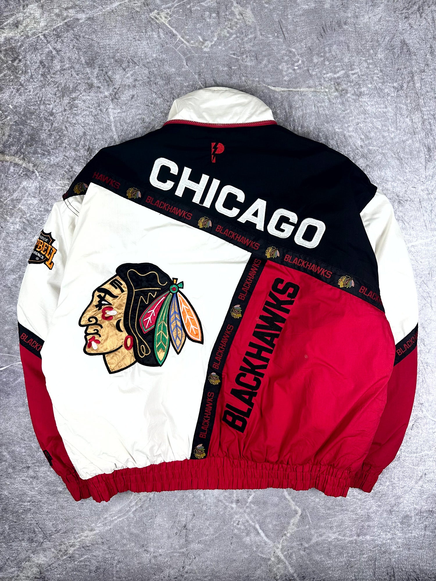 Vintage 90s Pro Player Chicago Blackhawks NHL Embroidered Spellout Puffer Jacket (XL)
