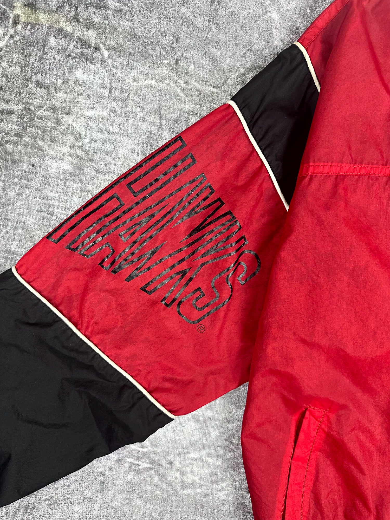 Vintage 90s Starter Chicago Blackhawks NHL Spellout Lightweight Windbreaker (M)