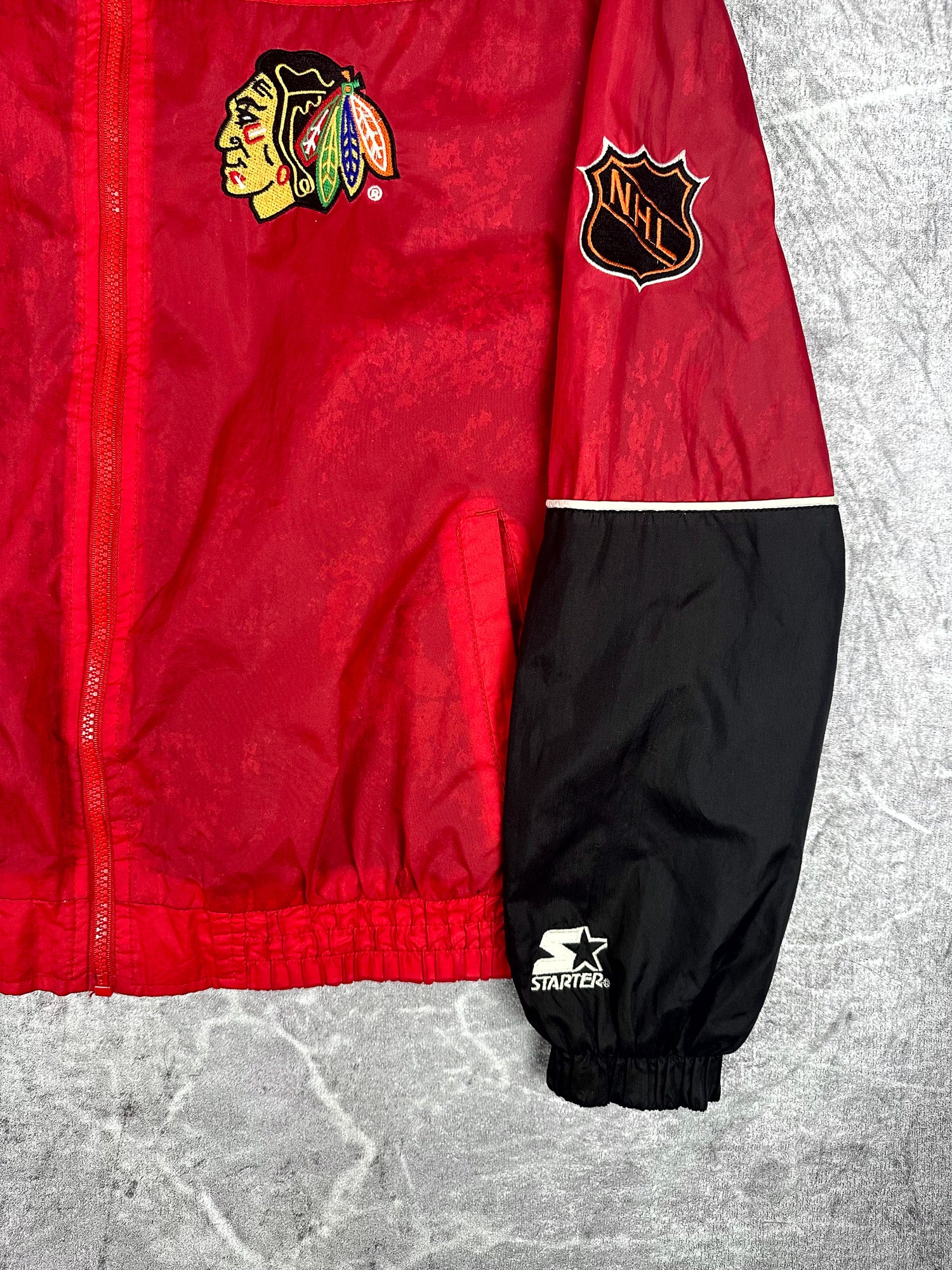 Vintage 90s Starter Chicago Blackhawks NHL Spellout Lightweight Windbreaker (M)