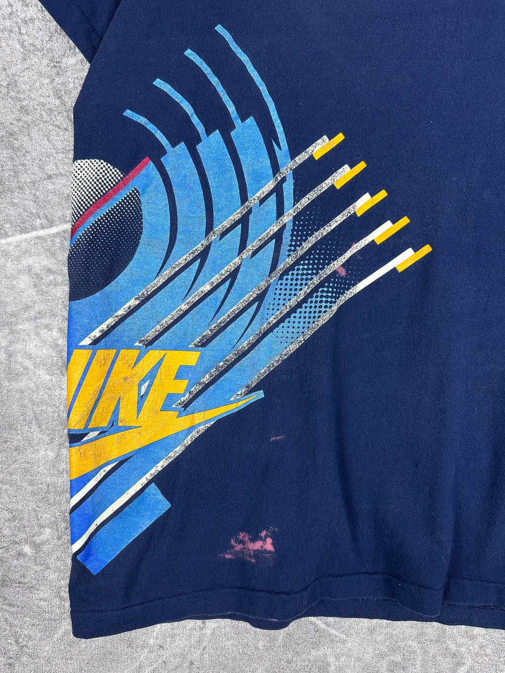 Vintage 90s Nike Wrap Around Abstract Geometric Side Print Swoosh T-Shirt (L)
