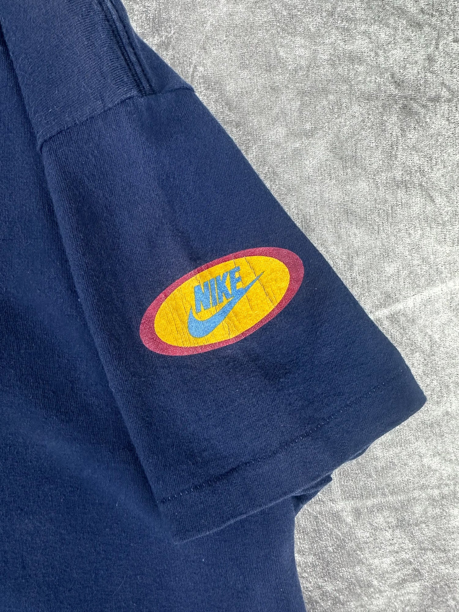 Vintage 90s Nike Wrap Around Abstract Geometric Side Print Swoosh T-Shirt (L)