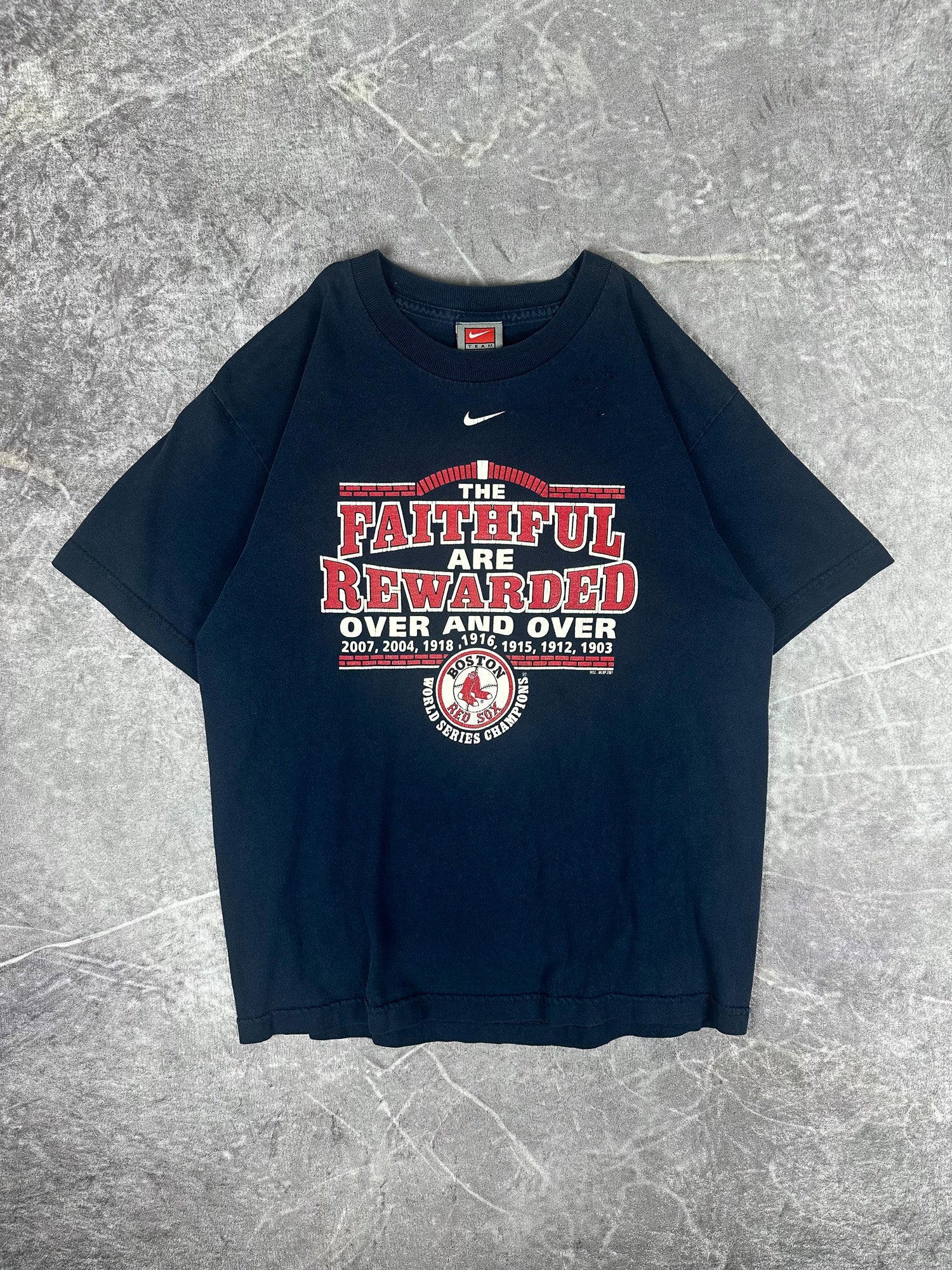 Vintage 00s 2007 Nike Team Boston Red Sox MLB World Series Champions Centre Swoosh T-Shirt (S)