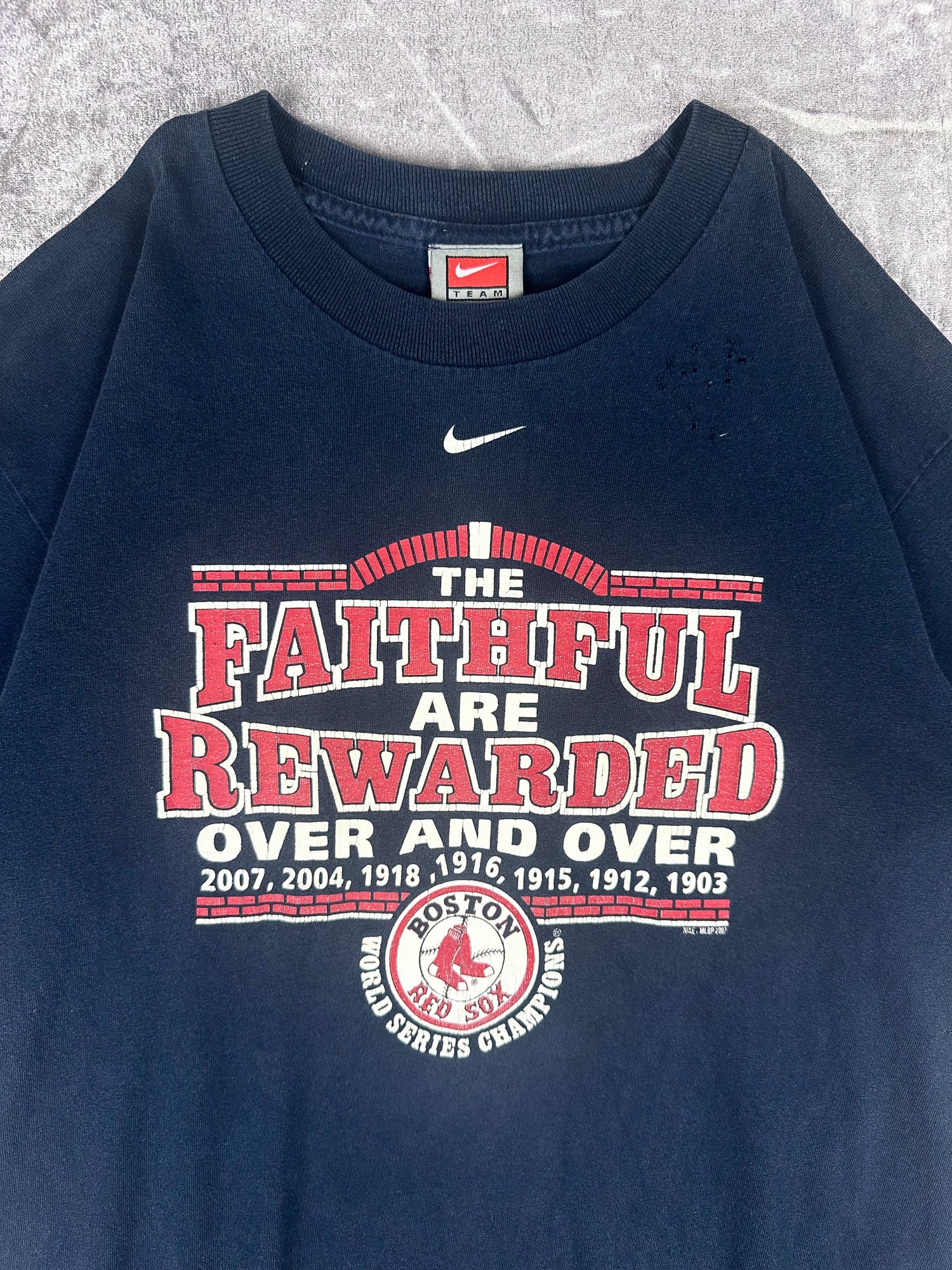 Vintage 00s 2007 Nike Team Boston Red Sox MLB World Series Champions Centre Swoosh T-Shirt (S)