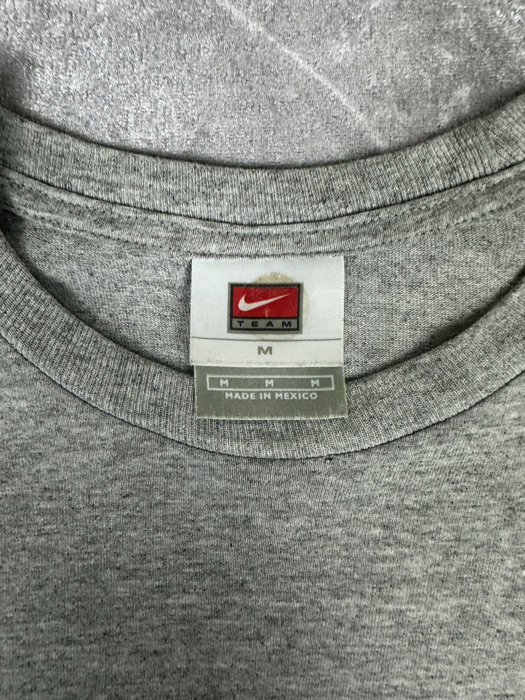 Vintage 00s Nike Team Johns Hopkins University Lacrosse Centre Mini Swoosh College T-Shirt (M)
