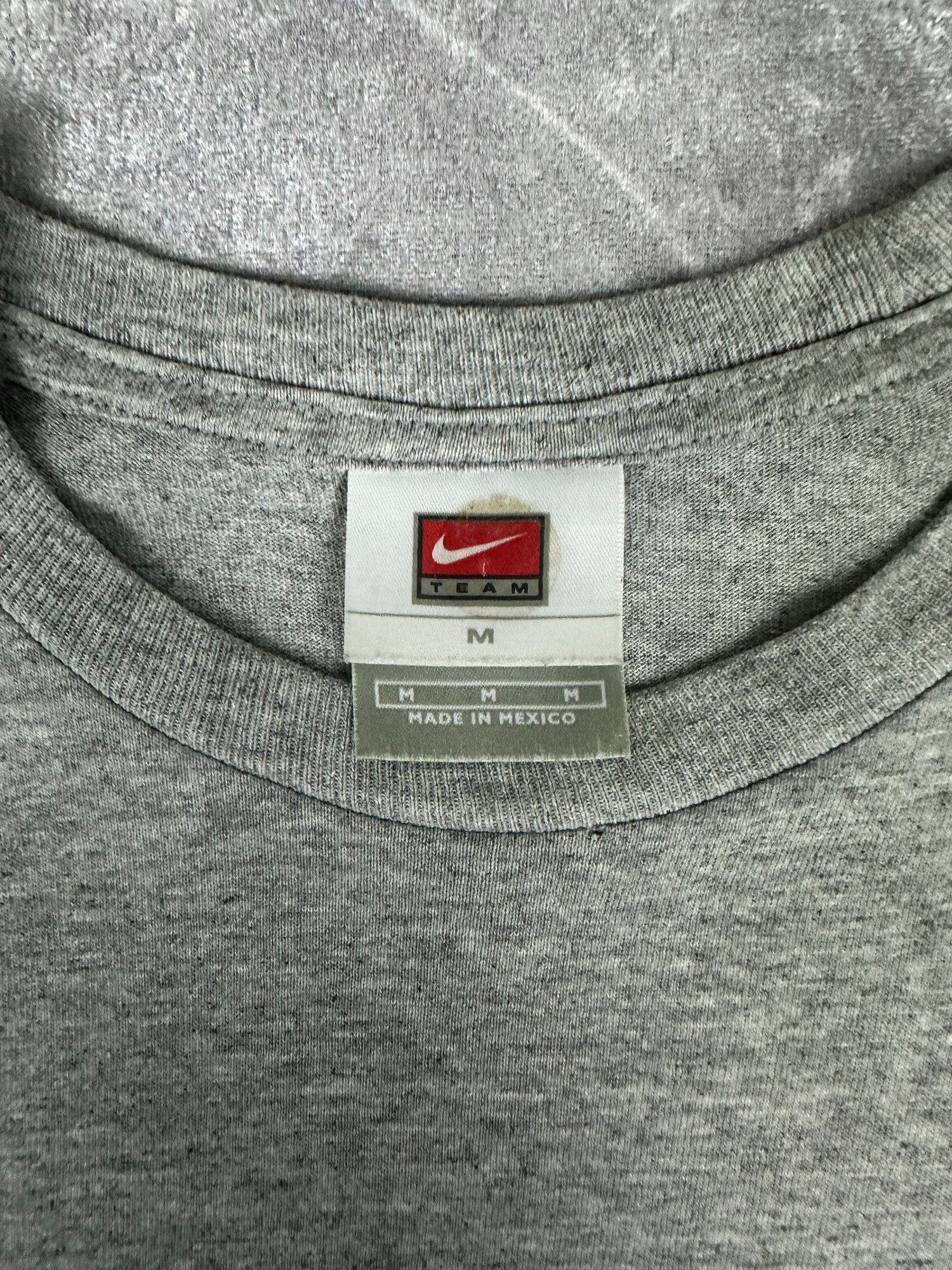 Vintage 00s Nike Team Johns Hopkins University Lacrosse Centre Mini Swoosh College T-Shirt (M)