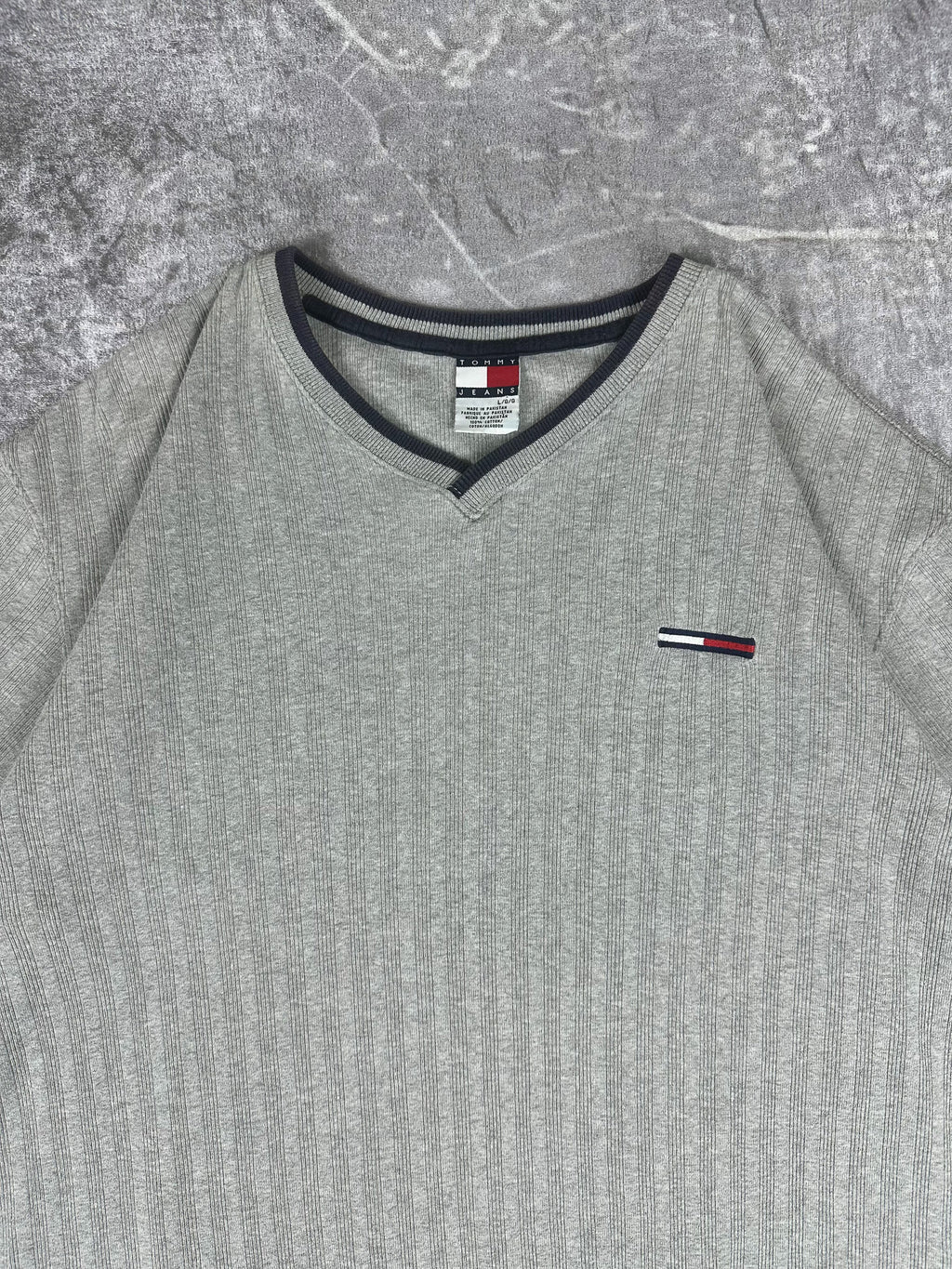 Vintage 90s Tommy Hilfiger Embroidered Flag Logo V-Neck Vertical Texture Knitted T-Shirt (M)