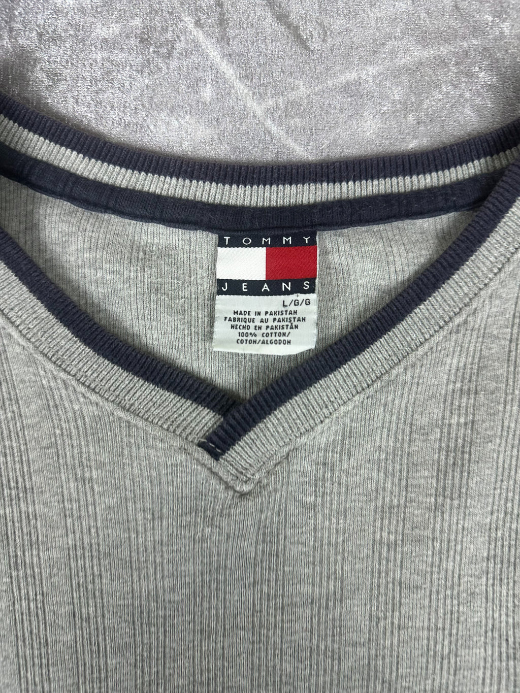 Vintage 90s Tommy Hilfiger Embroidered Flag Logo V-Neck Vertical Texture Knitted T-Shirt (M)