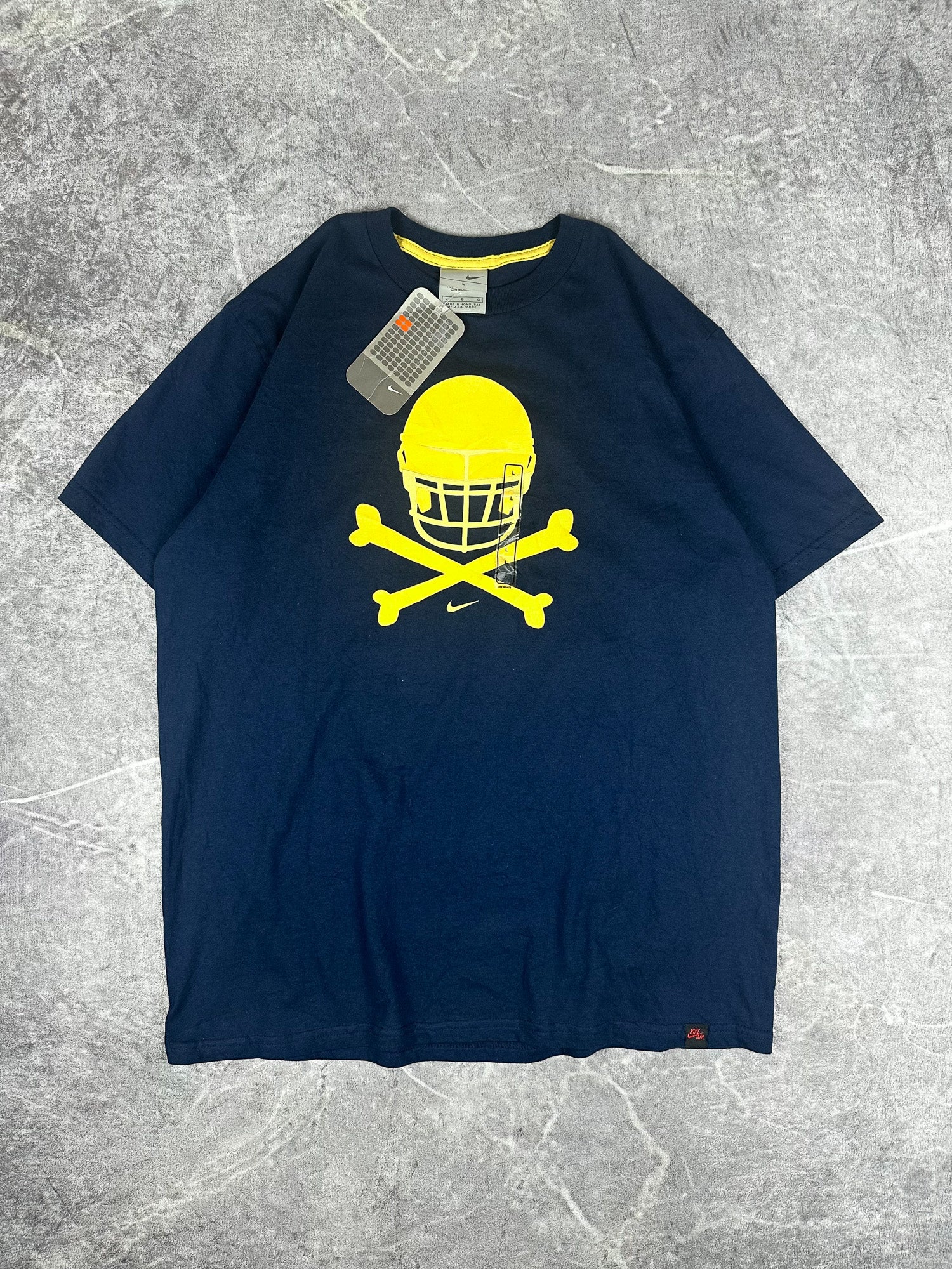 DEADSTOCK BNWT Vintage 00s Nike Air Football Gridiron Helmet Skull & Bones Mini Centre Swoosh T-Shirt (L)