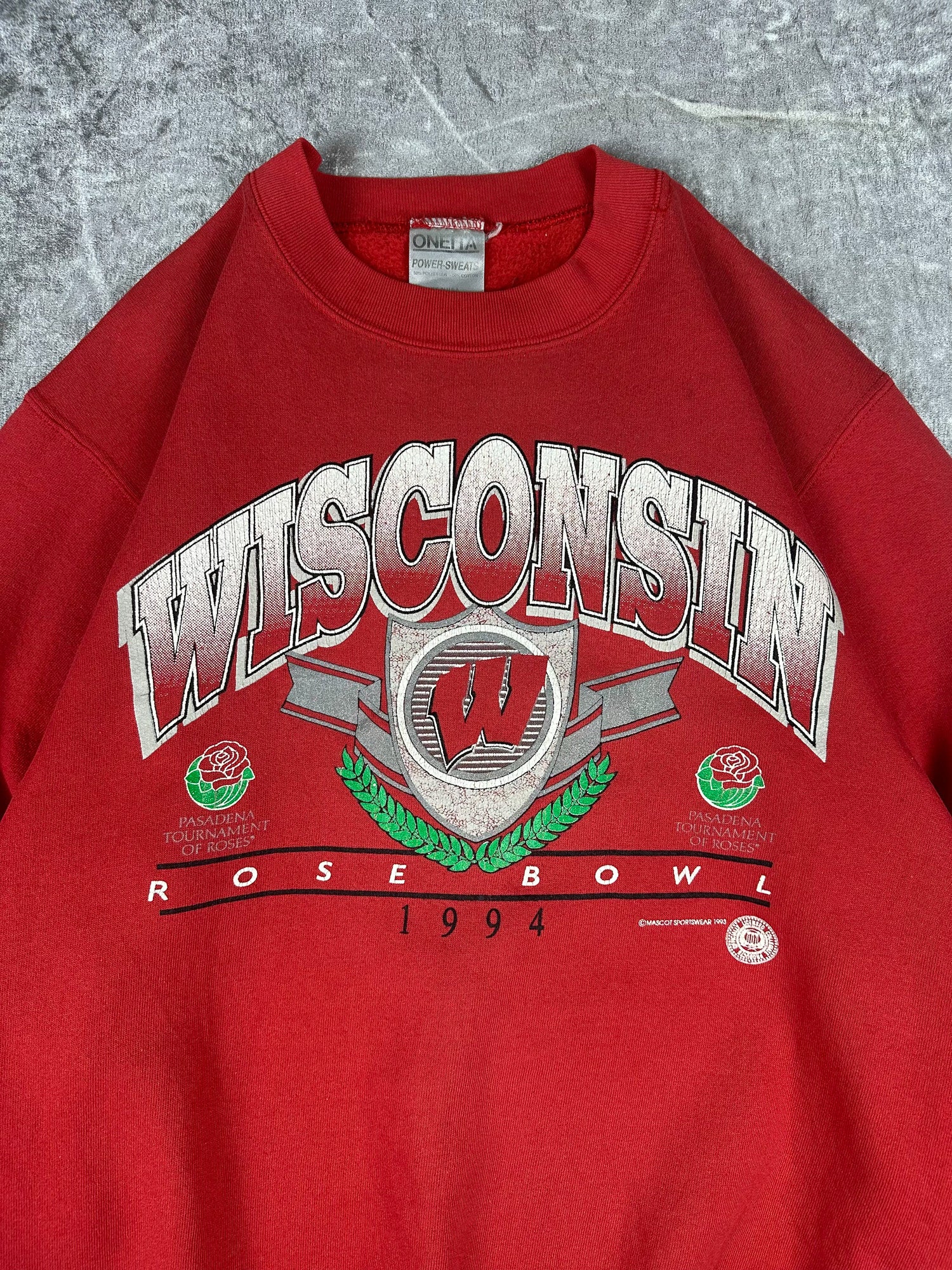Vintage 90s 1994 Wisconsin Badgers NCAA Rosebowl Graphic Sweatshirt (L)