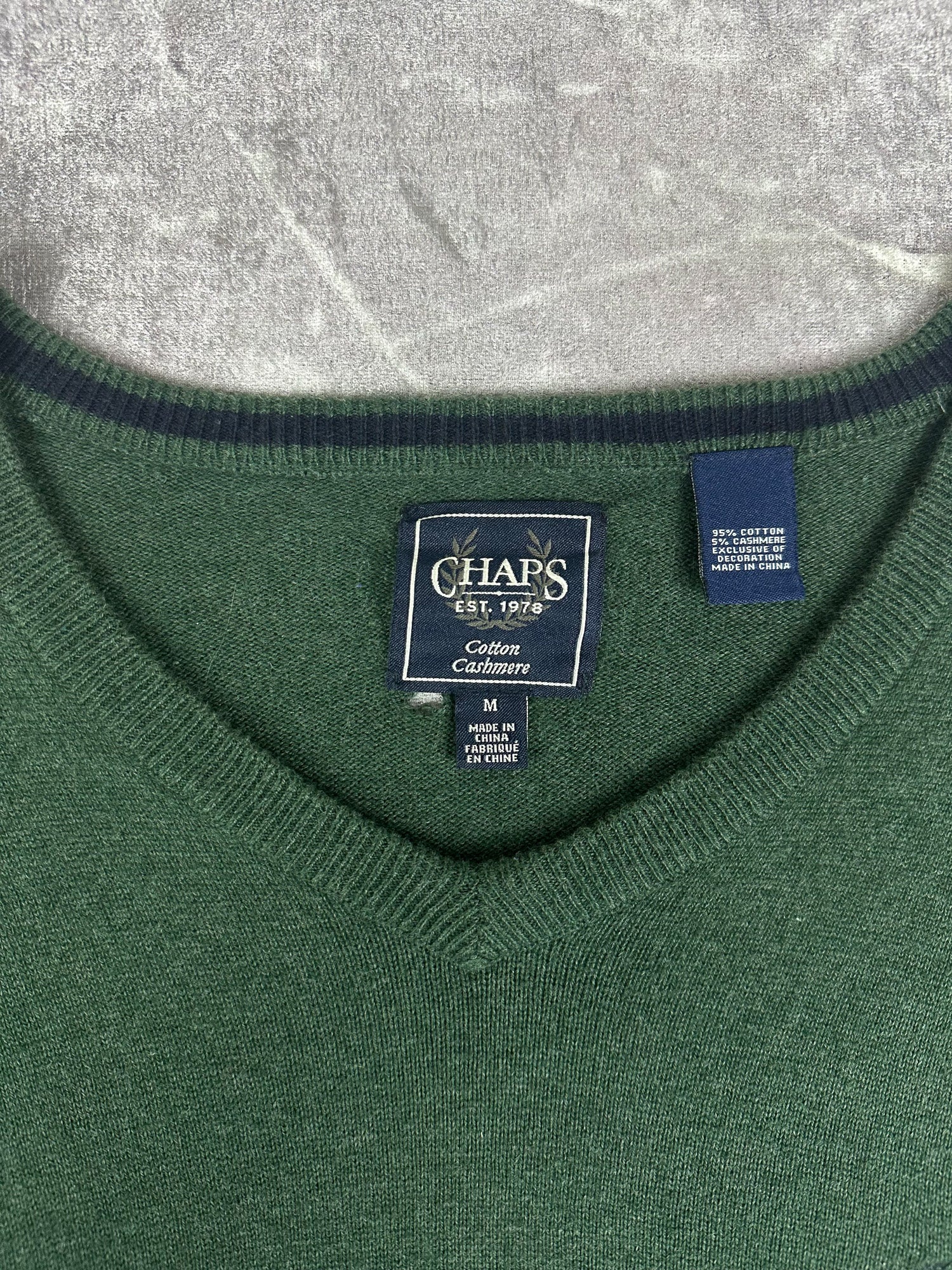 Vintage 00s Chaps Ralph Lauren Small Embroidered Crest V-Neck Knit Sweater (L)