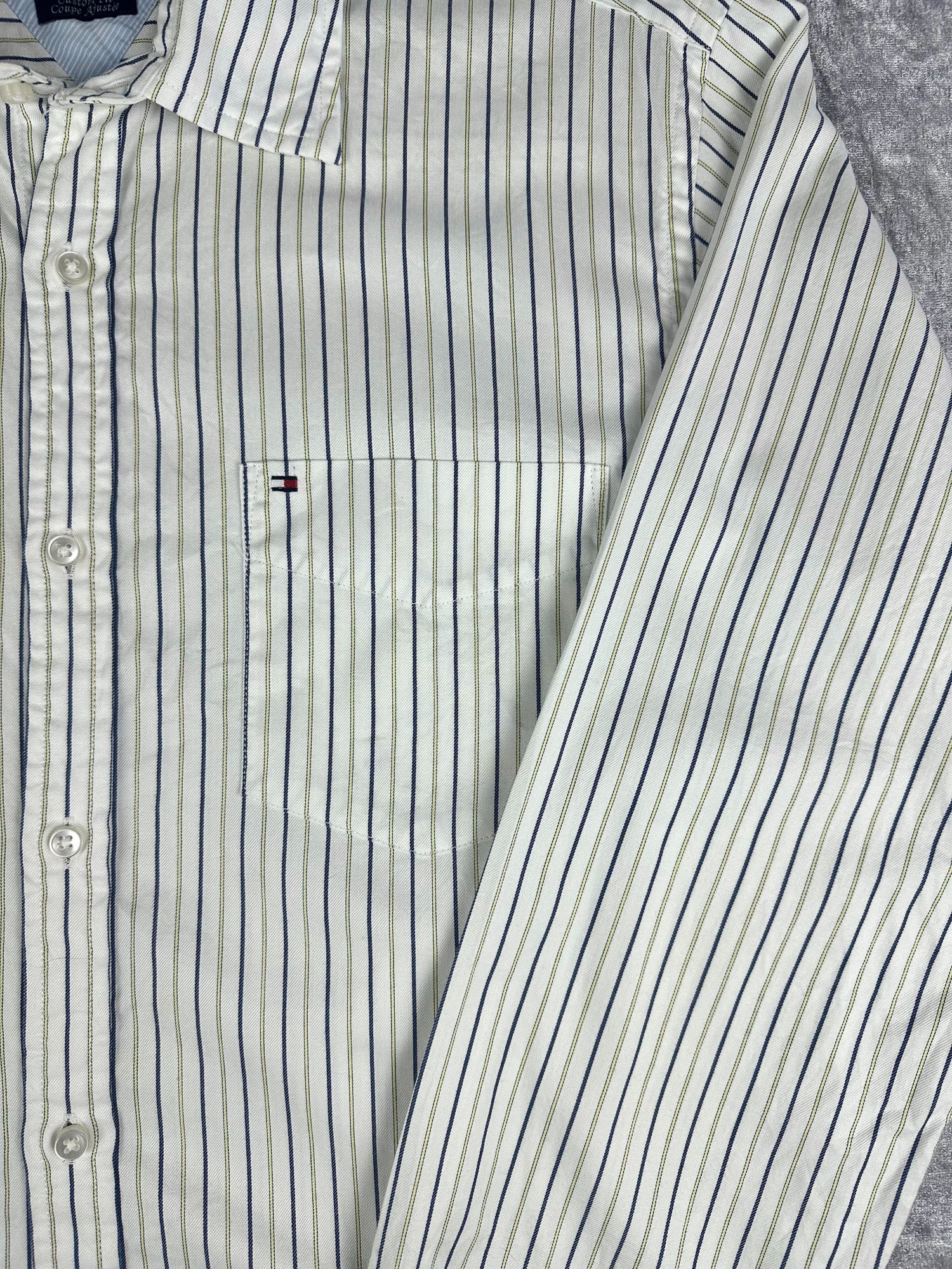 Preloved 2010s 2011 Tommy Hilfiger Small Flag Vertical Pin Stripe Long Sleeve Button Up Shirt (M)