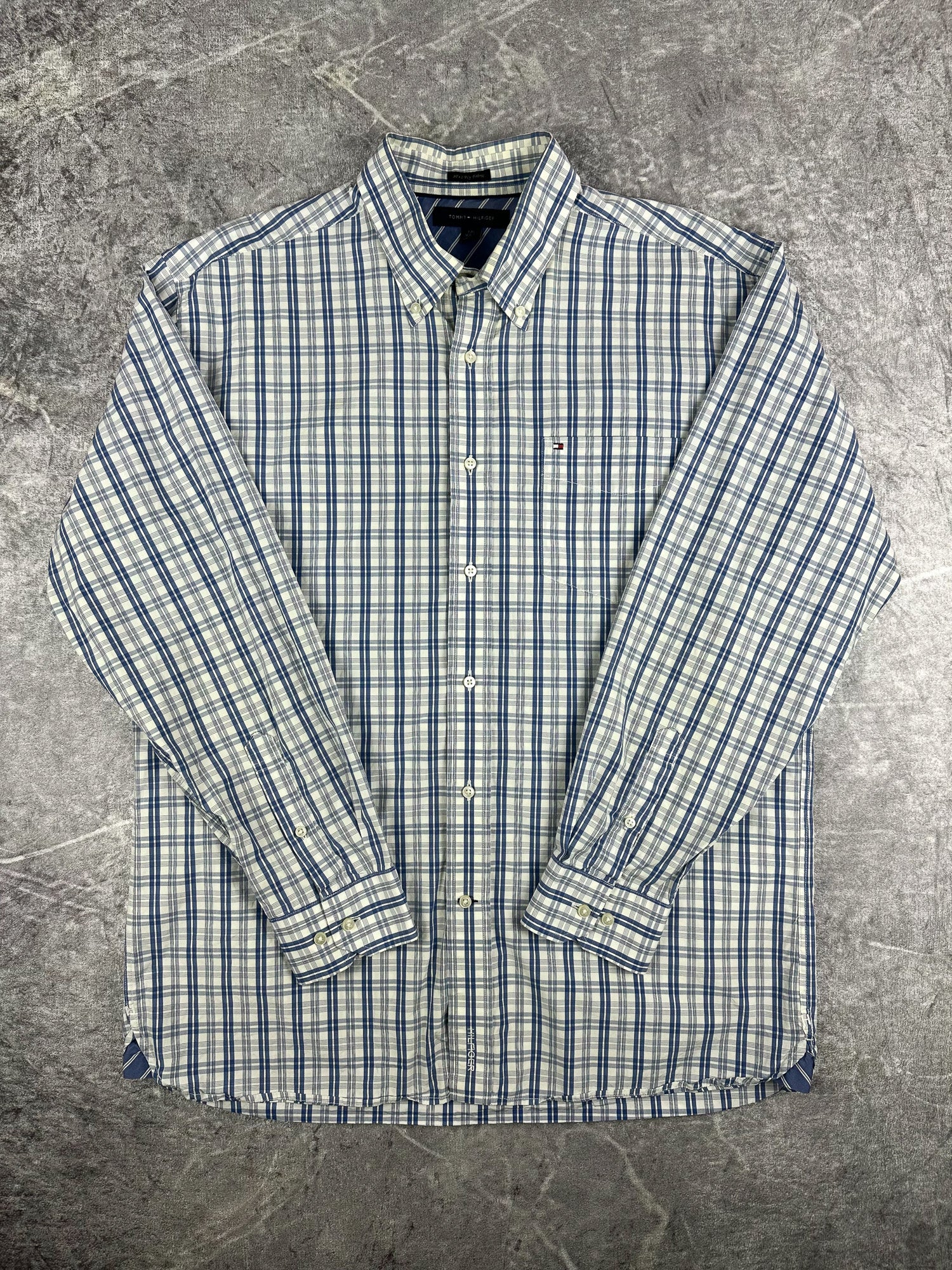 Preloved 00s 2009 Tommy Hilfiger Embroidered Flag Plaid Long Sleeve Button Up Shirt (L)