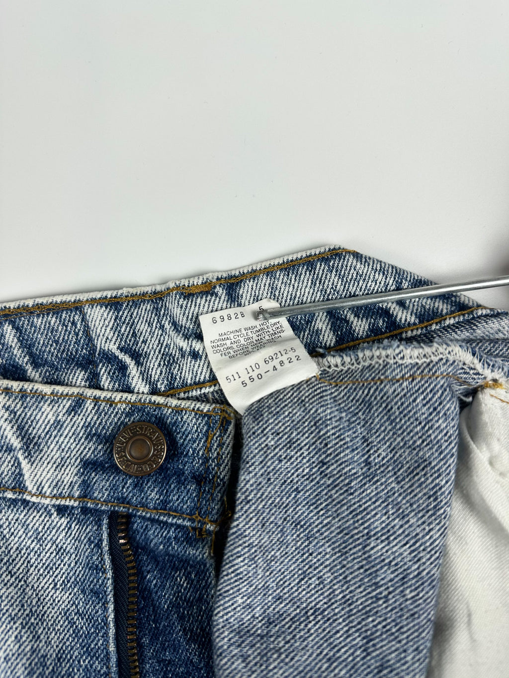 Vintage 90s 1990 Levi's 550 Made in USA Relaxed Fit Acid Wash Denim Jeans (31x29)