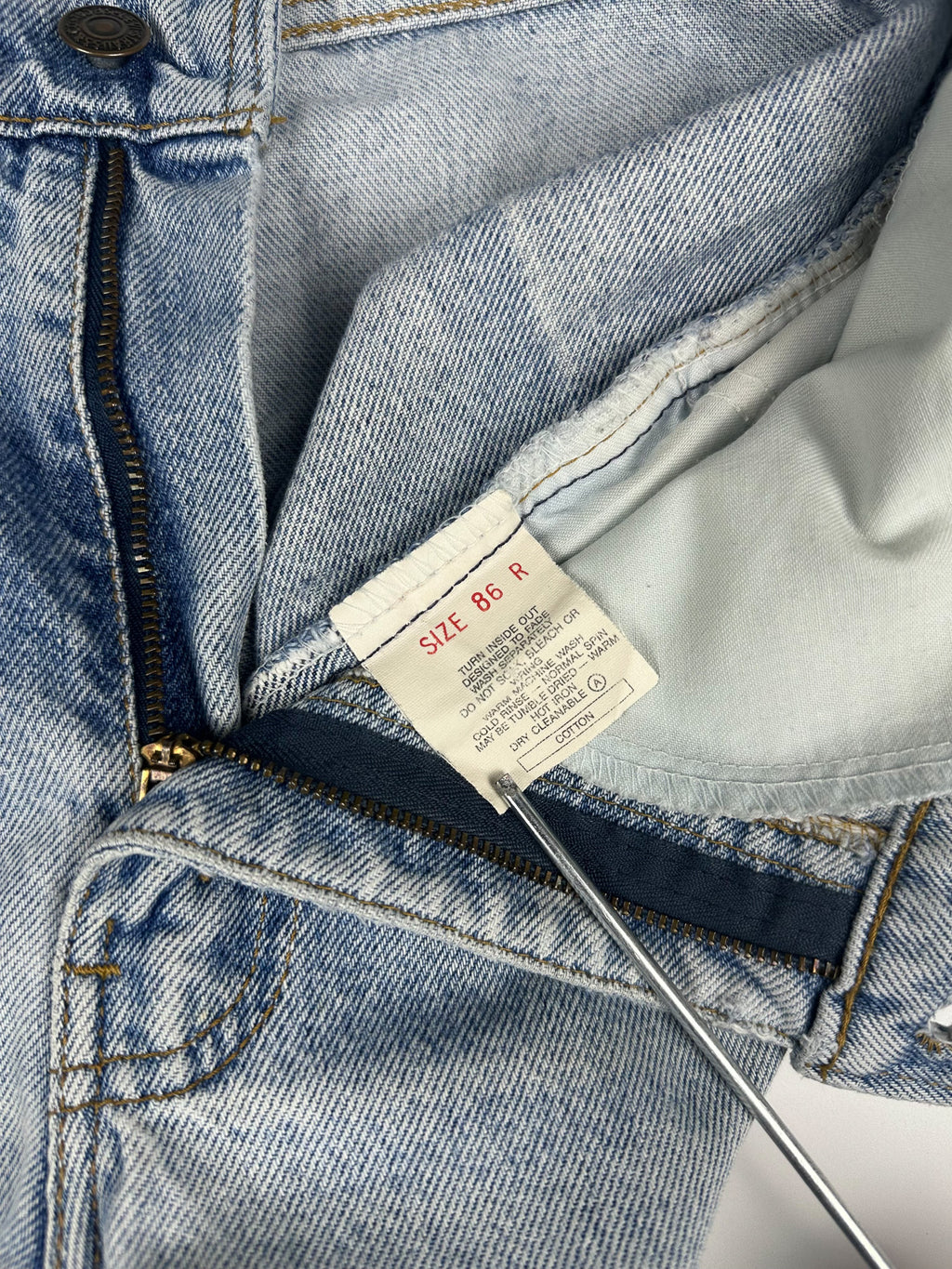Vintage 90s 1998 Levi's 604 Orange Tab Made in Australia Straight Fit Denim Jeans (33x31)