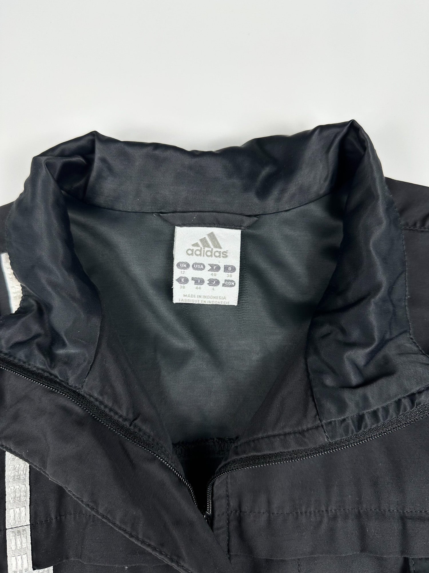 Vintage 00s 2004 Vertical 3 Stripe Buckle Strap Windbreaker Jacket (M)