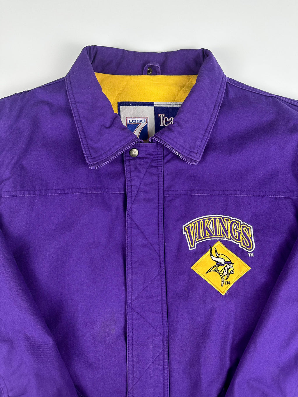 Vintage 90s Logo 7 Minnesota Vikings Team NFL Heavyweight Quilt Lined Jacket (L)
